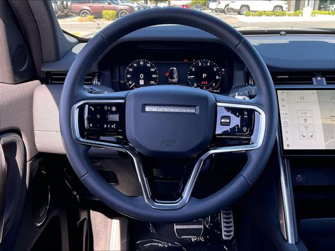 Used 2025 Land Rover Discovery Sport Dynamic SE AWD/4WD image 8