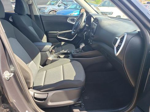 Certified 2022 Kia Soul LX FWD image 17