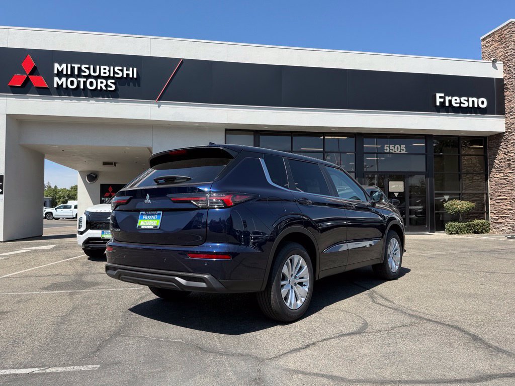 New 2026 Mitsubishi Outlander ES FWD image 8