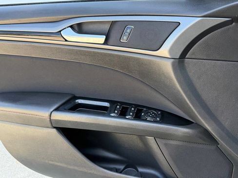 Used 2015 Ford Fusion SE FWD image 26