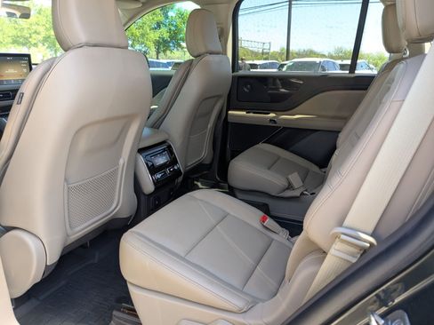 Used 2022 Lincoln Aviator Reserve image 19