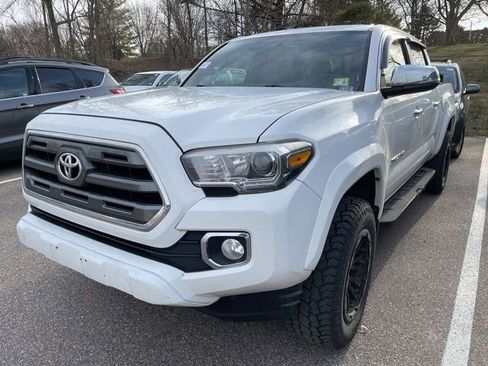 Used 2017 Toyota Tacoma Limited w/ Tow Package image 2