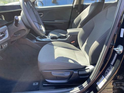 Used 2025 Kia K4 LXS image 25