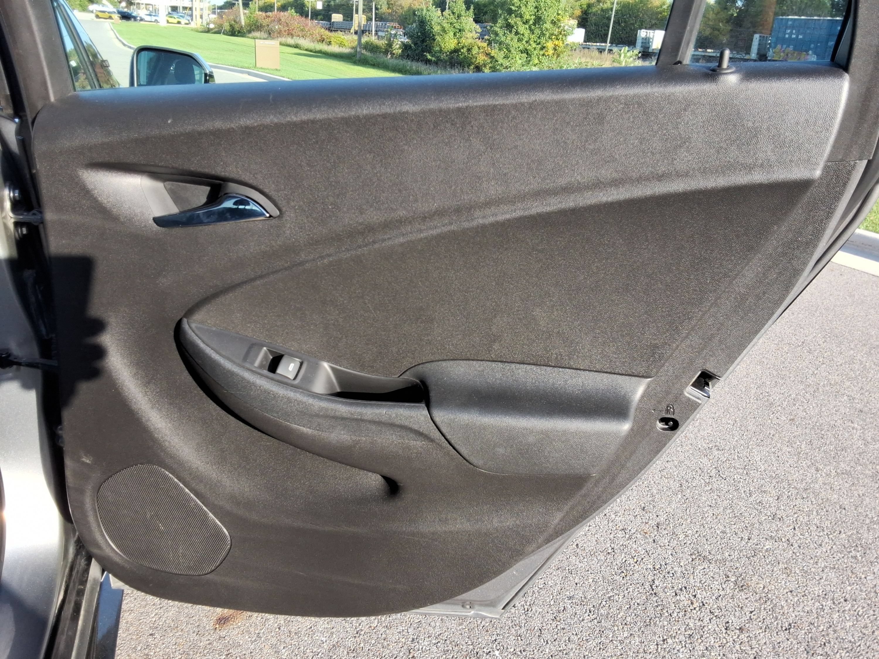Used 2018 Chevrolet Volt LT FWD image 36