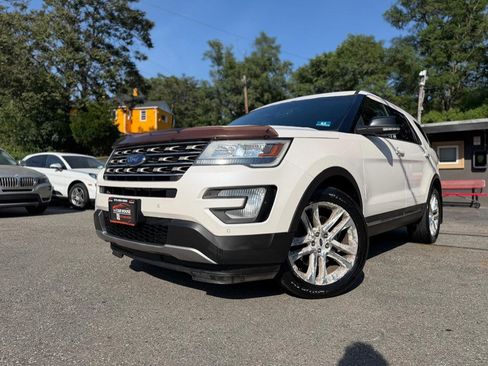 Used 2016 Ford Explorer XLT w/ Equipment Group 202A AWD/4WD image 2