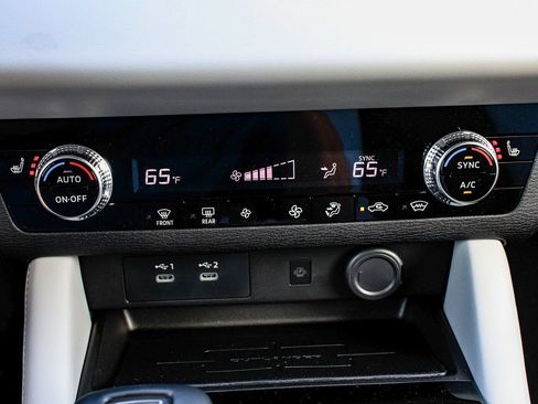 Used 2025 Mitsubishi Outlander SE AWD/4WD image 23