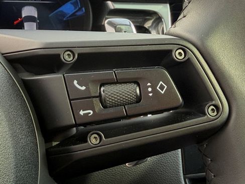 Certified 2025 Porsche Macan AWD/4WD image 30