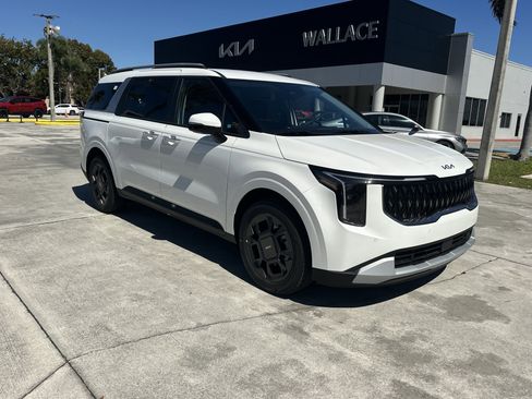 New 2026 Kia Carnival EX FWD image 4