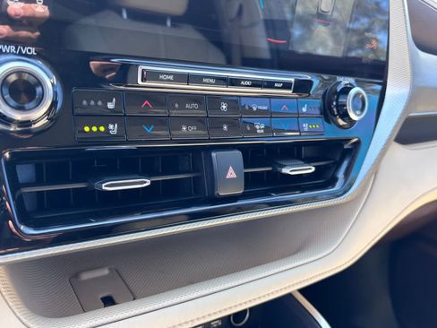 Used 2020 Toyota Highlander Platinum FWD image 23
