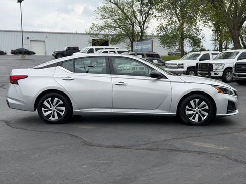 Used 2024 Nissan Altima 2.5 S FWD image 8