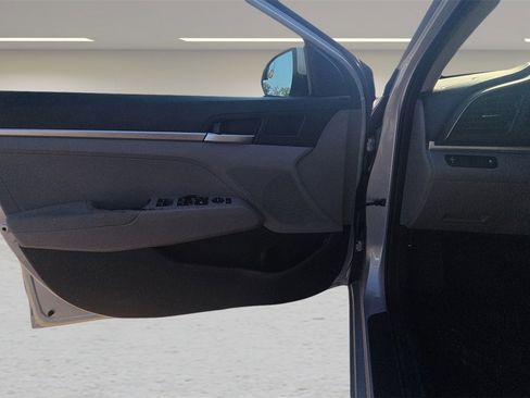 Used 2019 Hyundai Elantra SE image 22