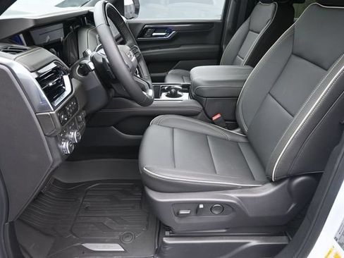 New 2026 GMC Yukon XL Elevation w/ Elevation Premium Package AWD/4WD image 10