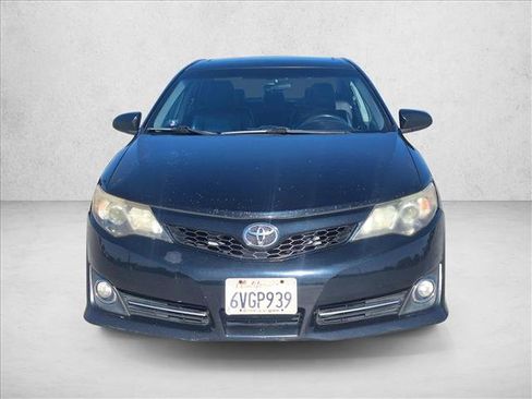 Used 2012 Toyota Camry SE image 2