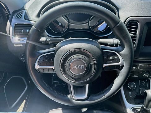 Used 2018 Jeep Compass Latitude w/ Popular Equipment Group AWD/4WD image 17