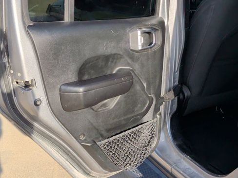 Used 2020 Jeep Wrangler Unlimited Sport S image 32