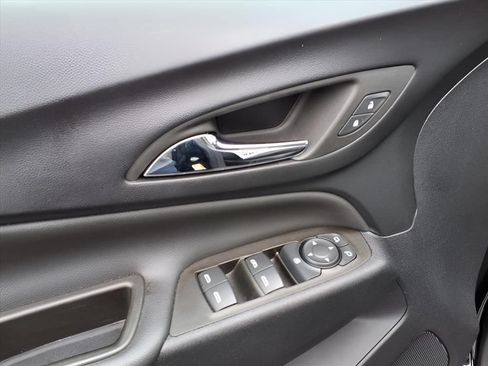 Used 2023 Chevrolet Equinox LT FWD image 13
