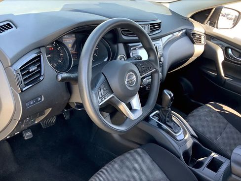 Used 2020 Nissan Rogue Sport SV FWD image 17