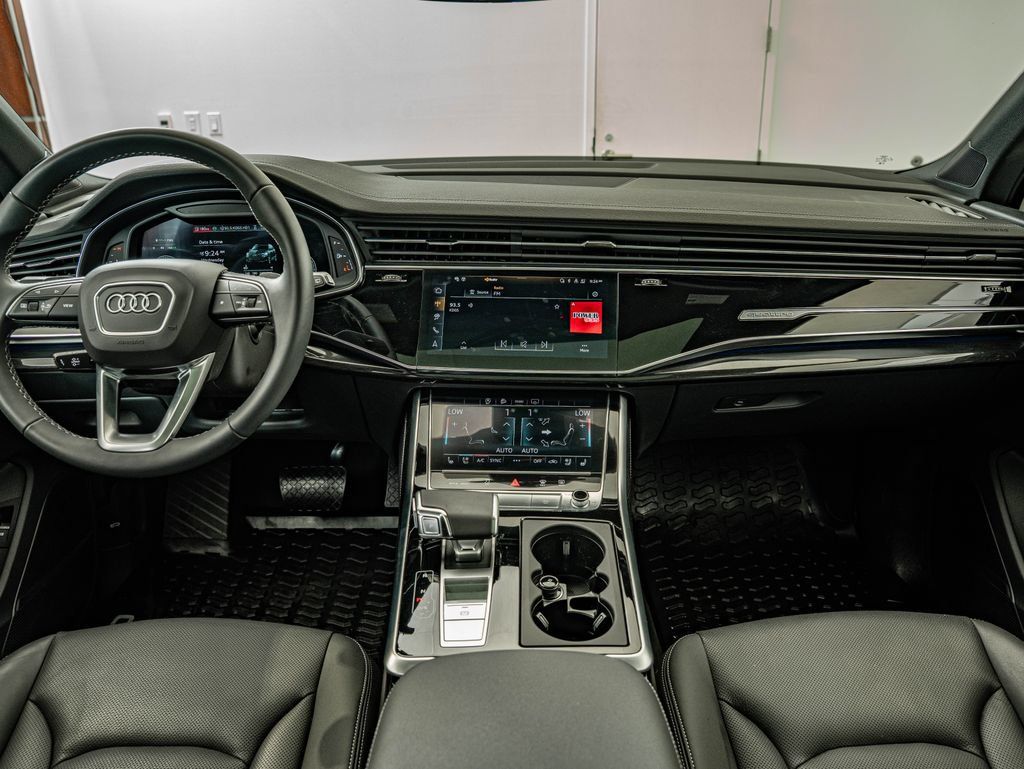 Used 2025 Audi Q7 3.0T Premium Plus w/ Premium Plus Package AWD/4WD image 29