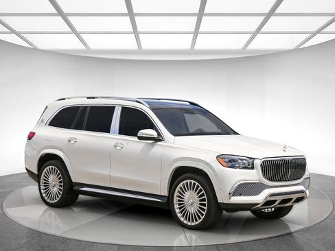Used 2021 Mercedes-Benz Maybach GLS 600 4MATIC image 4