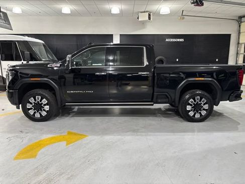 Used 2024 GMC Sierra 2500 Denali w/ Denali Reserve Package AWD/4WD image 3