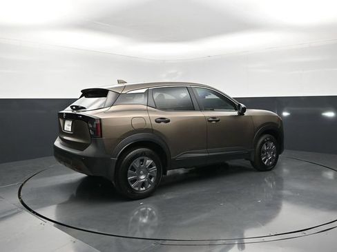 Used 2025 Nissan Kicks S w/ Interior Electronics Package FWD image 7
