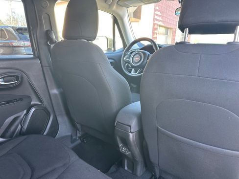 Used 2021 Jeep Renegade Latitude AWD/4WD image 13