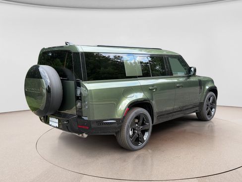New 2026 Land Rover Defender 130 X-Dynamic SE AWD/4WD image 5