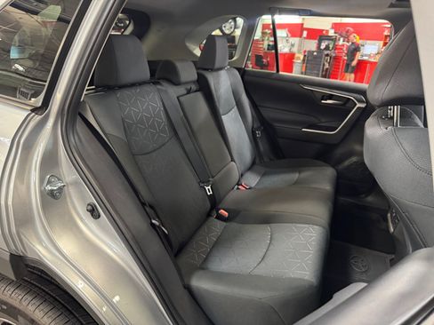 Certified 2025 Toyota RAV4 XLE w/ Convenience Package FWD image 18