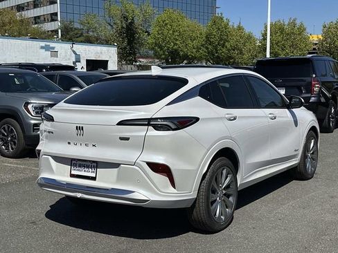 New 2026 Buick Envista Avenir FWD image 2