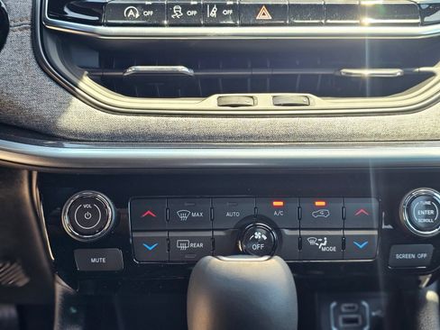 New 2026 Jeep Compass Latitude AWD/4WD image 13