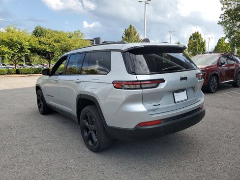 Used 2023 Jeep Grand Cherokee L Laredo AWD/4WD image 3