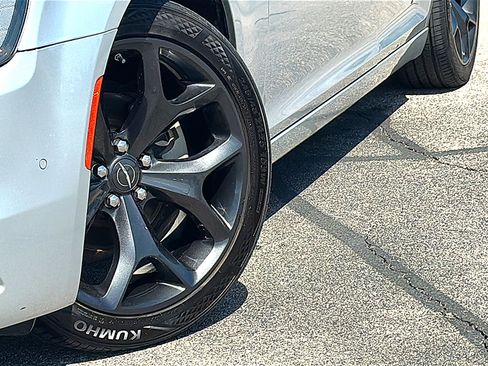 Used 2022 Chrysler 300 S RWD image 3