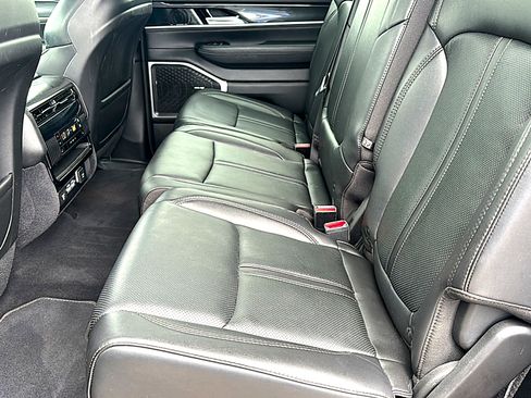 Used 2023 Jeep Wagoneer 4WD w/ Convenience Group I image 18