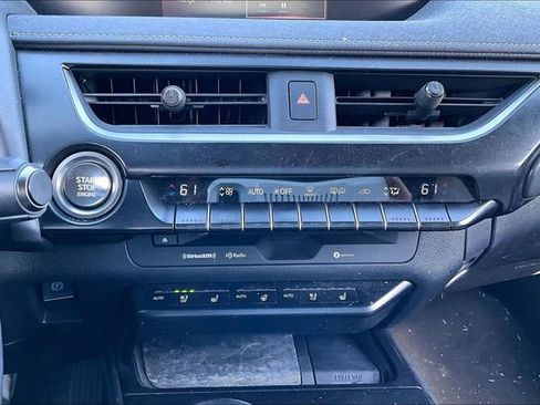 Used 2020 Lexus UX 200 w/ Premium Package image 31