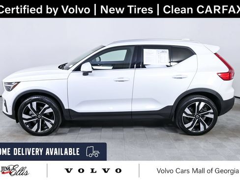 Certified 2024 Volvo XC40 B5 Ultimate w/ Protection Package AWD/4WD image 2