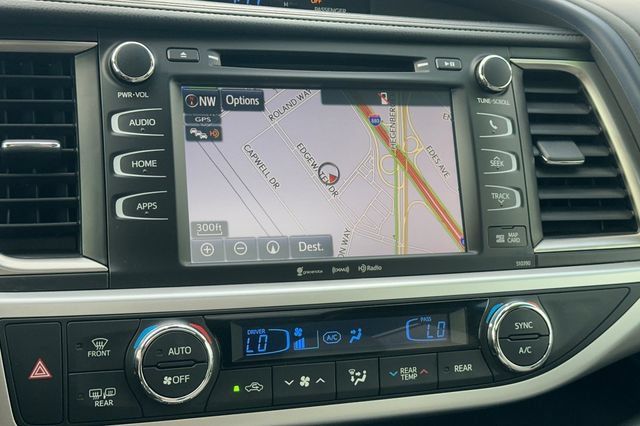 Certified 2019 Toyota Highlander XLE FWD image 25