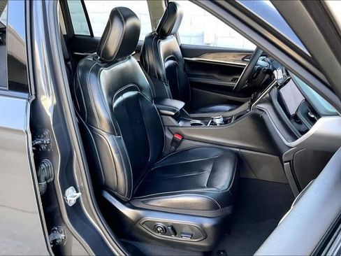 Used 2023 Jeep Grand Cherokee 4WD 4xe image 6