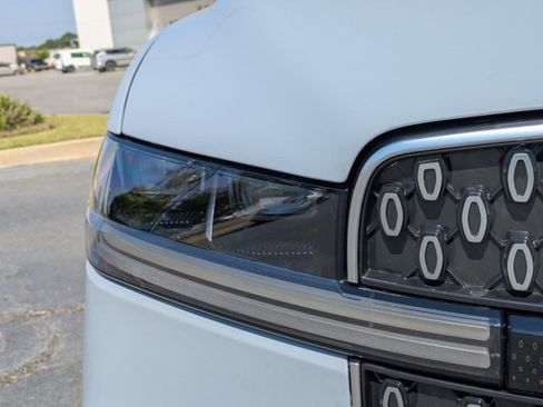 New 2025 Lincoln Navigator Reserve image 10