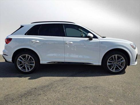 Used 2023 Audi Q3 2.0T Premium w/ Black Optic Sport Package AWD/4WD image 2