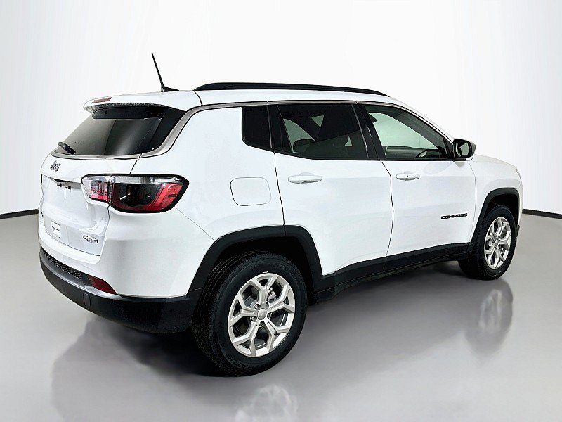Used 2024 Jeep Compass Latitude AWD/4WD image 7