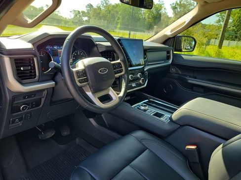 Used 2024 Ford Expedition XLT RWD image 19