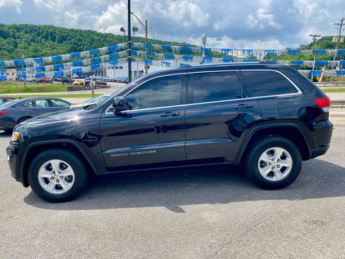 Used 2017 Jeep Grand Cherokee Laredo w/ Quick Order Package 23E AWD/4WD image 4