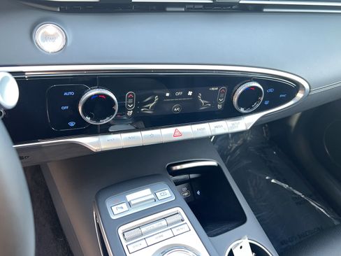 Used 2025 Genesis GV70 2.5T image 11