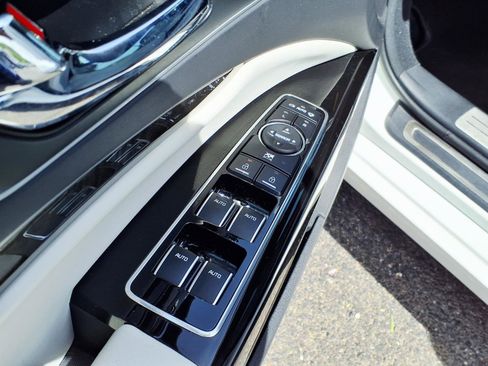 Used 2017 Kia K900 Luxury RWD image 21