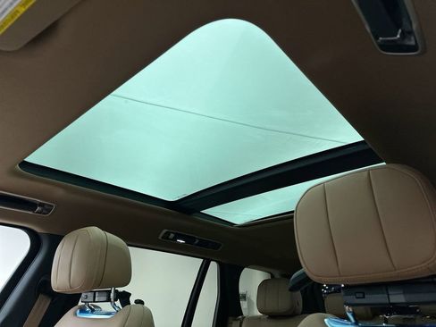 New 2026 Land Rover Range Rover Long Wheelbase SE AWD/4WD image 19