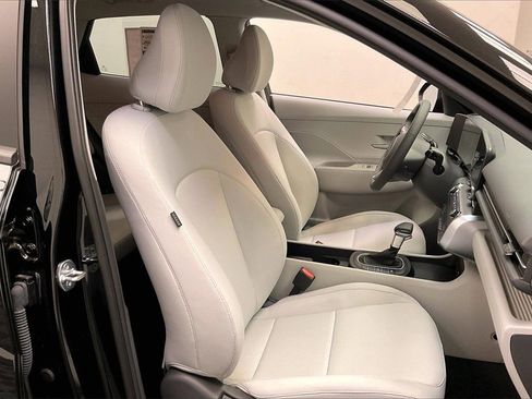 Certified 2025 Hyundai Kona SEL image 6