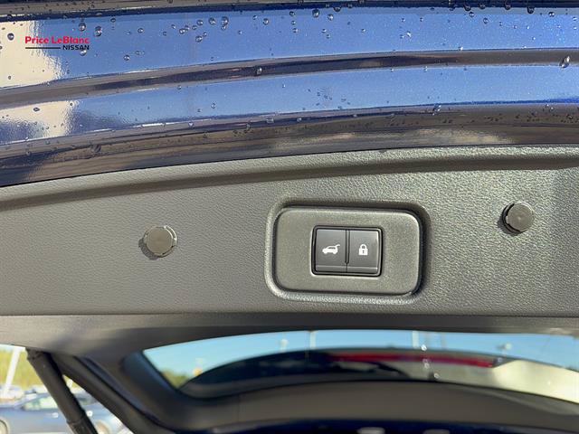 Used 2025 Nissan Pathfinder SL FWD image 24