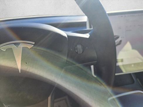 Used 2021 Tesla Model Y Long Range image 15