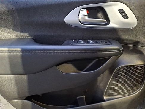 Used 2021 Chrysler Pacifica Touring-L w/ Uconnect Theater Family Group image 19