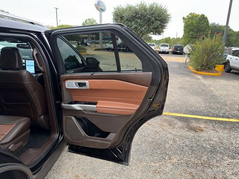 Used 2023 Ford Explorer King Ranch w/ Technology Package RWD image 27